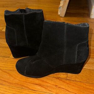 Toms size 7 booties